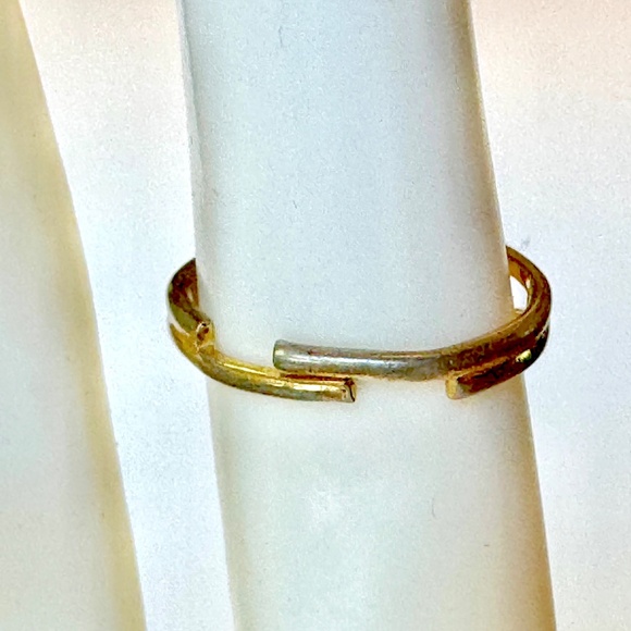 Adjustable Green Crystal Ring, Peridot, Gold tone - Picture 6 of 9